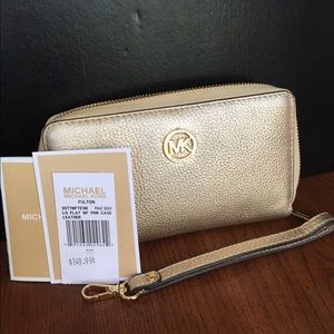 Michael Kors Wristlet
Fulton Pale Gold